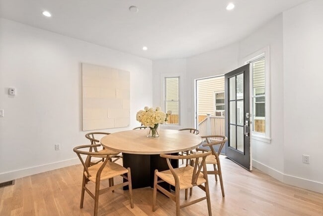 27 Saxton St Unit 1