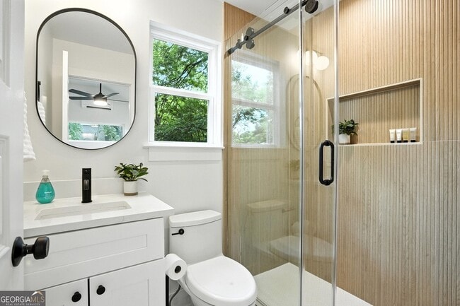 Photo - 1597 Glenwood Ave SE