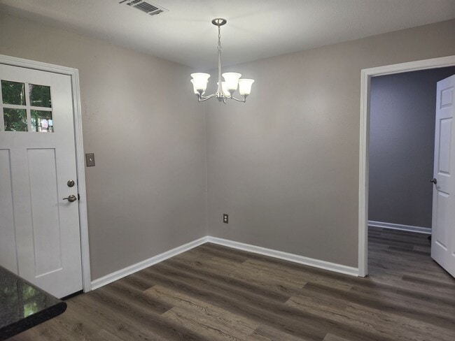 Photo - Spacious 3-Bed, 2-Bath Home in a Quiet Neighborhood