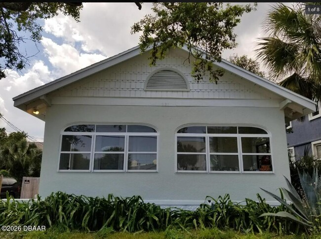 Building Photo - 221 N Oleander Ave