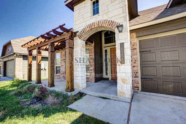 Photo - 10225 Biltmore Dr