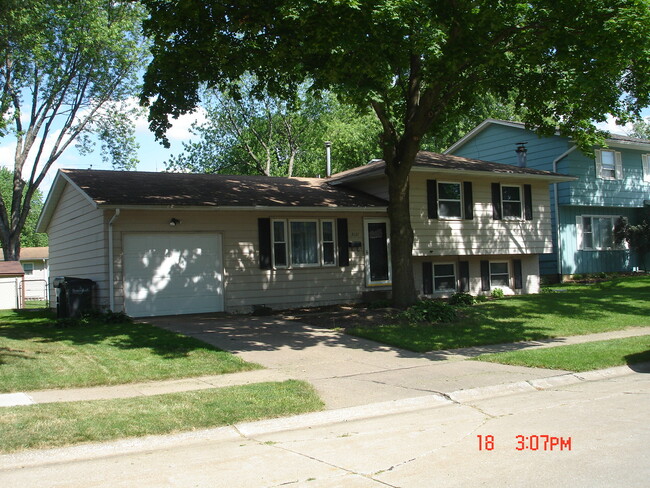 Photo - 3121 Westmar Dr House
