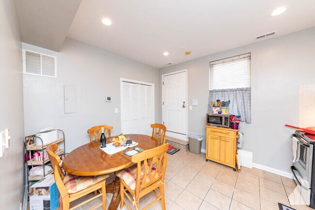 3906 W Belmont Ave Unit 1