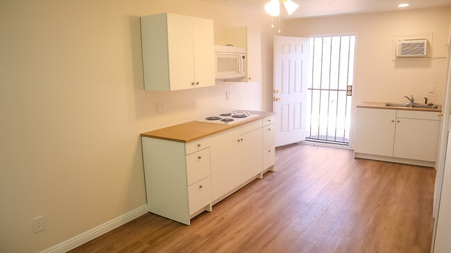 Photo - 1347 Genevieve St Unidad B