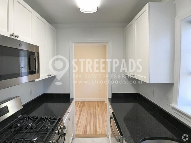 Building Photo - 1 bedroom in Brookline MA 02446 Rental