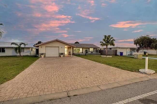 Building Photo - Fully Renovated 2-Bed, 2-Bath Retreat in G...
