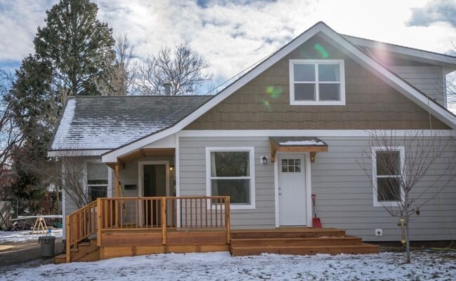 Building Photo - 620 E Davis St Unit 620 E. Davis