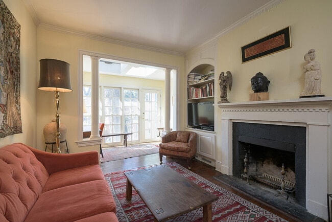 Photo - 1310 33rd St NW