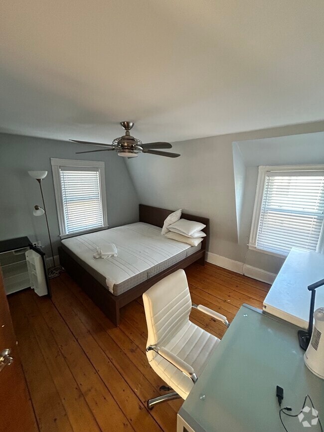 Building Photo - 49 Thacher St Rental