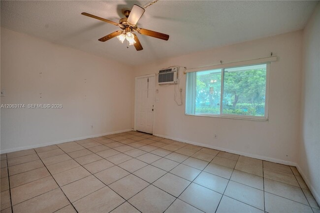 Photo - 715 N 58th Ave Unit 1