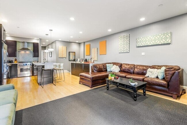 Photo - 235 Dorchester St Unidad 1