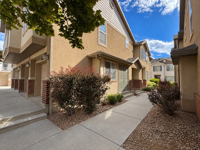 6935 Traveler Ln