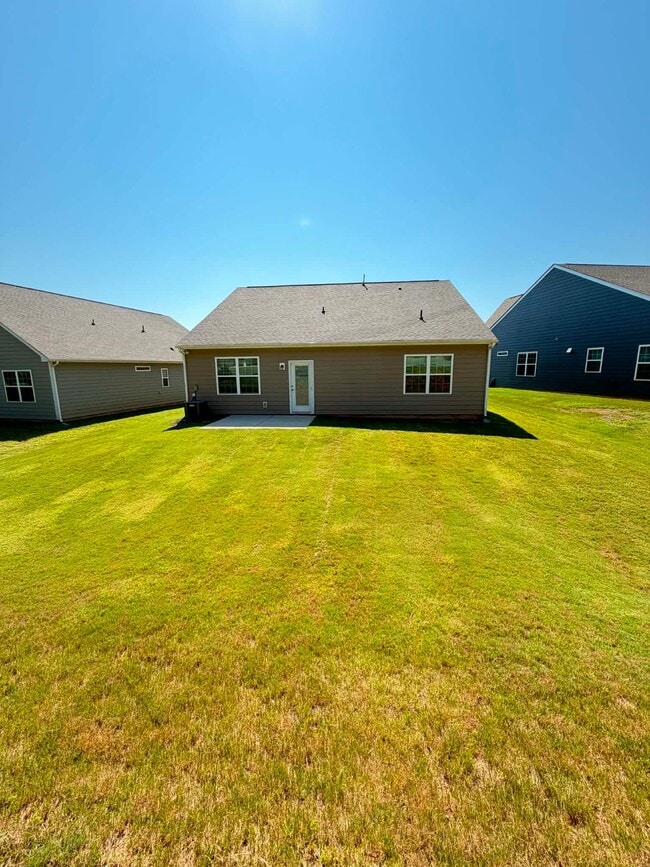 126 White Apple Wy