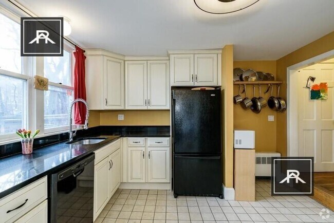 Building Photo - 3 bedroom in Brighton MA 02135 Unit 2 COPY Rental