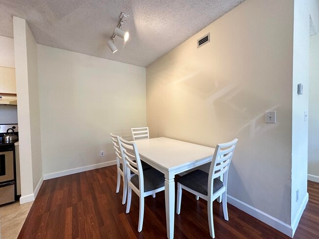 Photo - 731 Cypress Ln Unit D