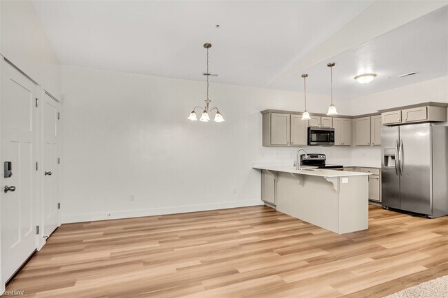 Photo - 3 br, 2 bath Condo - 563 N 360 W