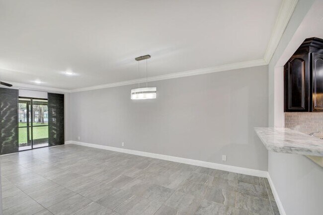 Photo - 1105 Maplewood Dr