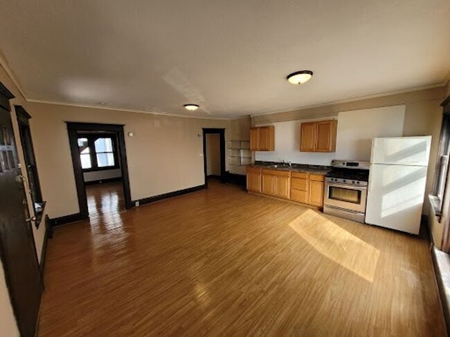 Building Photo - 3225 5th Ave Unit 3225-1 Rental