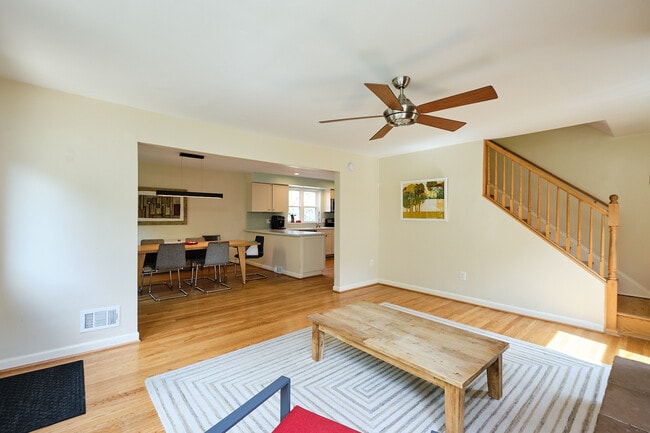 Photo - 1318 Perry St NE
