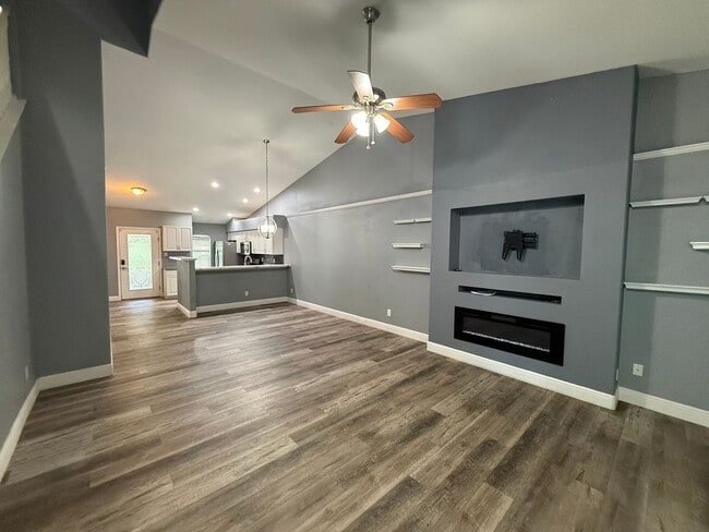 Photo - 8927 Courtyard Ln