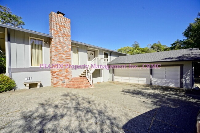 Private and Spacious Novato Home with 3 Ca... - Private and Spacious Novato Home with 3 Ca...