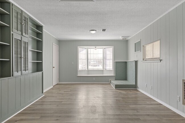 Photo - For Rent - Adorable 4BR 2BA house - East R...