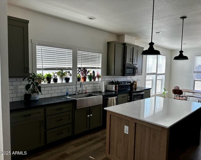 Photo - 4057 SOLAR St