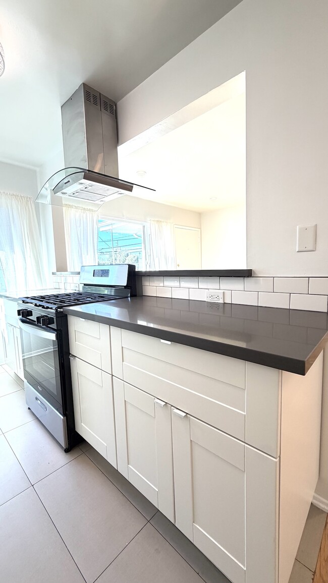 Photo - 2001 Preuss Rd Unit 2009 LOWER