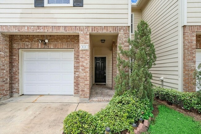 816 Sterling Creek Cir