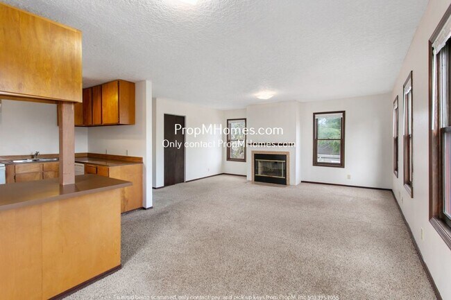 1102 SE Umatilla St Unit 1102 SE Umatilla Street Unit 3