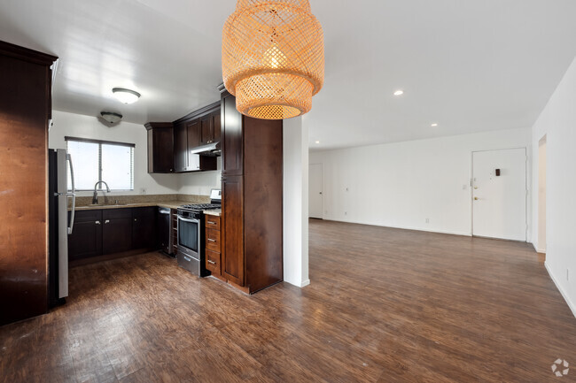 Interior Photo - 633 N Hayworth Ave Rental