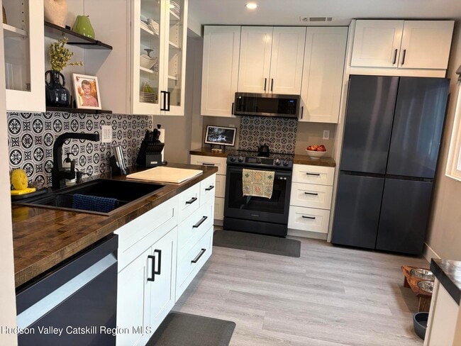 Photo - 204 Village Ct