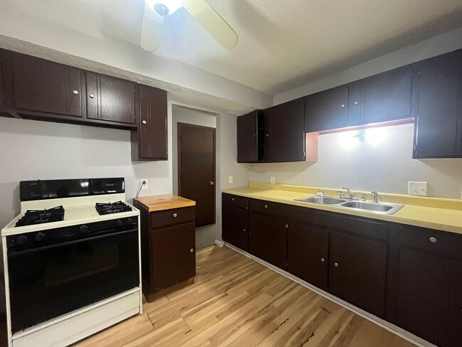 Photo - 6248-6250 45th St N