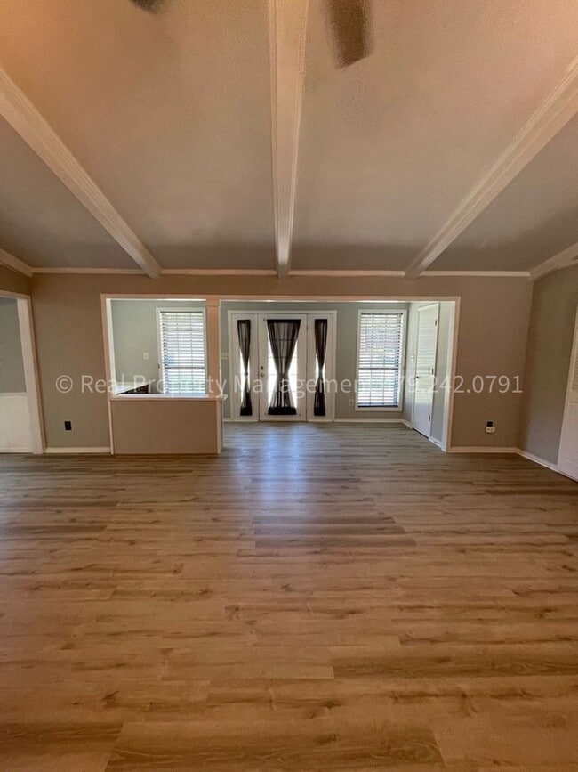 Photo - 8801 Meandering Way