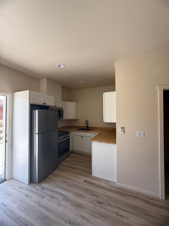 Photo - Stoltzfus-PM-026-0265 Unit 2221 Union Ave D