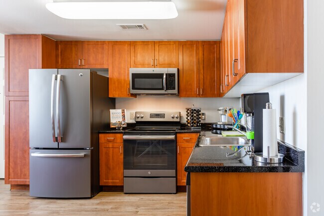 Apt 1613 - 4 x 4