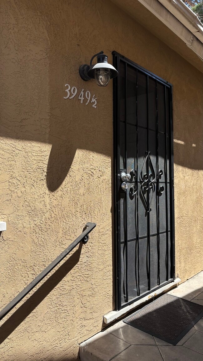 Front door - 3949 1/2 32nd St Unit 3bed