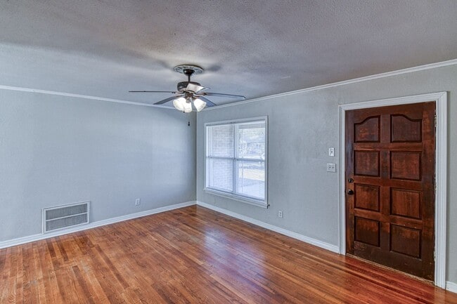 Photo - 2 bedroom/1 bathroom - Centrally Located i...