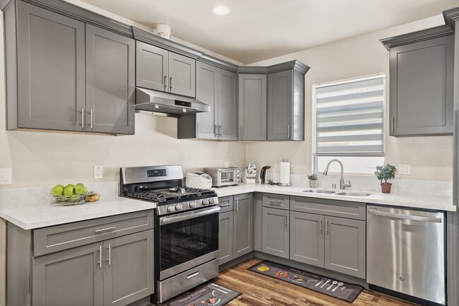 Photo - 14881 Newland St