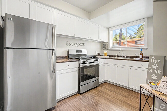 Lexington 1BR, 1BA - 669SF - Kitchen