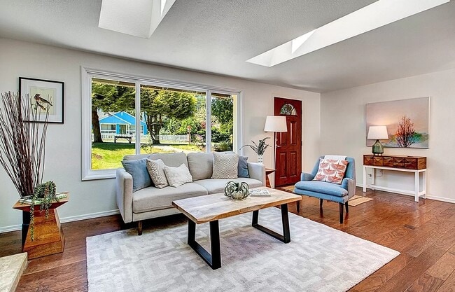 Photo - 18322 9th Ave NE