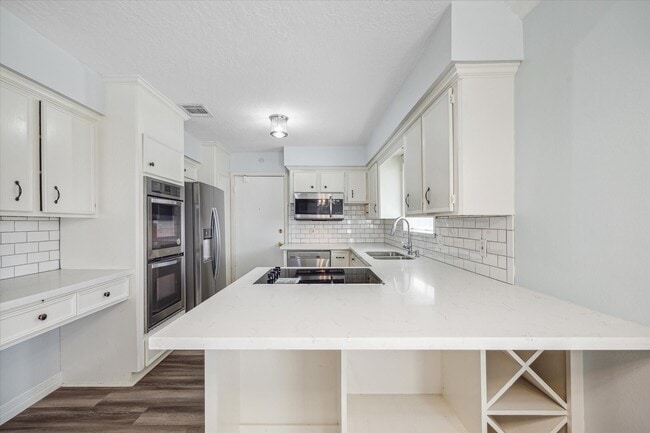 Photo - 6902 Burgess St