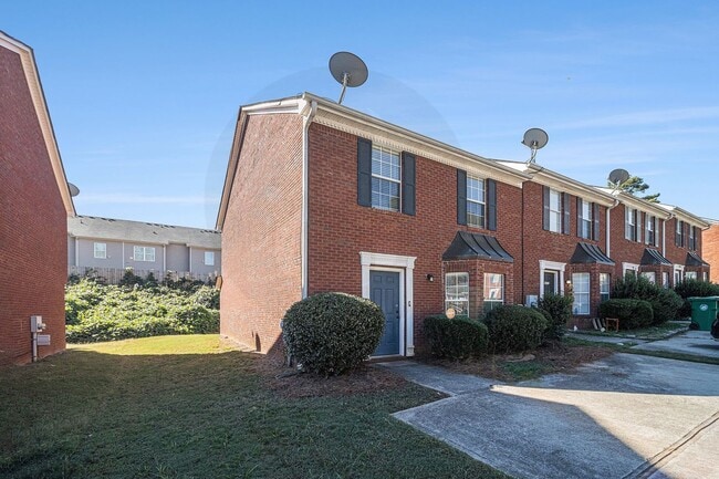 Photo - Spacious 3BR/2.5BA End-Unit Townhome!