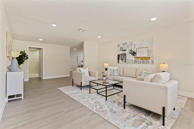 Photo - 834 Riverside Dr