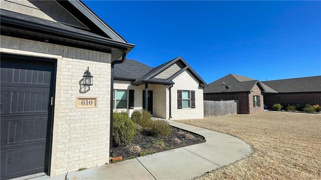 Photo - 610 Captain Hopkins St