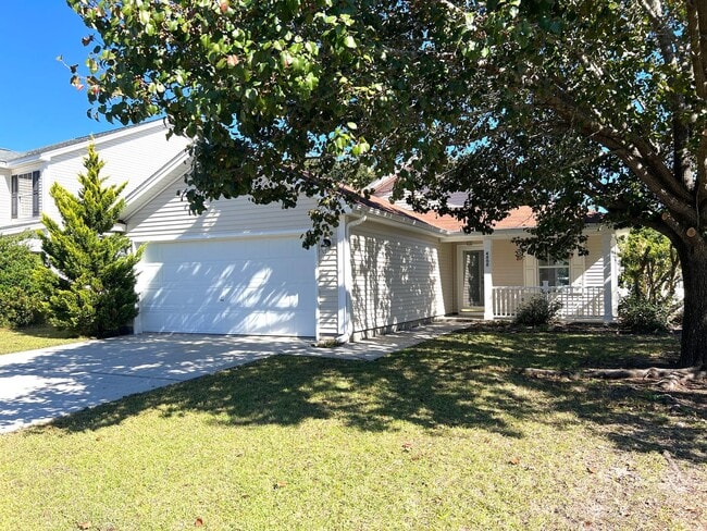 Building Photo - Pet Friendly, Spacious, Three-Bedroom, Two...