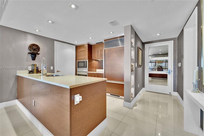 475 Brickell Ave Unit 5013
