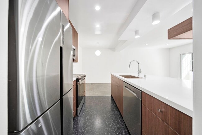 Photo - 7767 Hollywood Blvd Unit 105