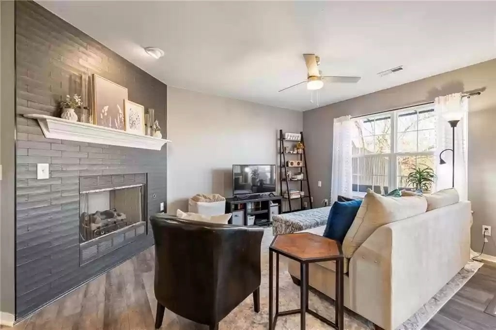 Photo - 894 W Peachtree Dr