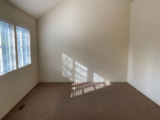 Photo - Spacious Upstairs 2bd/2ba Condo, VERY close to Sinsheimer Park